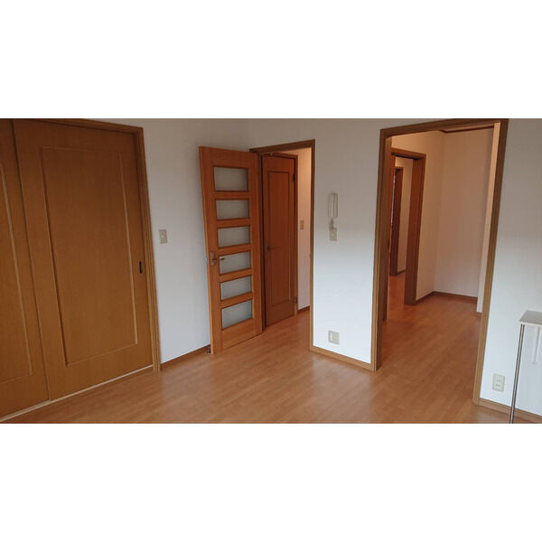 居室・リビング　南向きで明るいリビングです♪