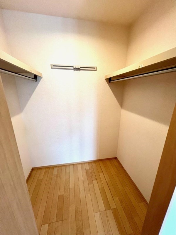 収納　たっぷり収納できるウォークインクローゼット付