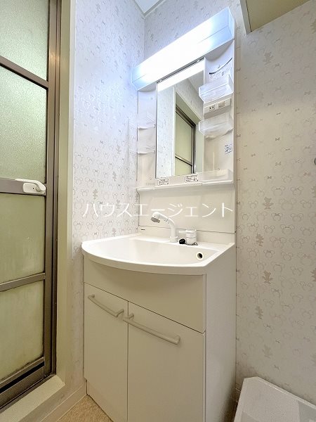 洗面設備　嬉しい独立洗面台です