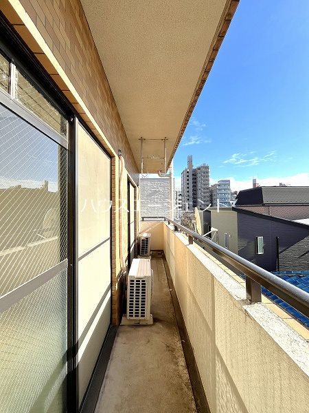 バルコニー　洗濯物が乾きやすい南向きバルコニー