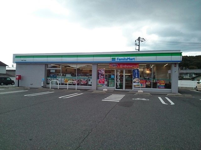 コンビニ　ファミリーマート児島下の町店（コンビニ）まで300m