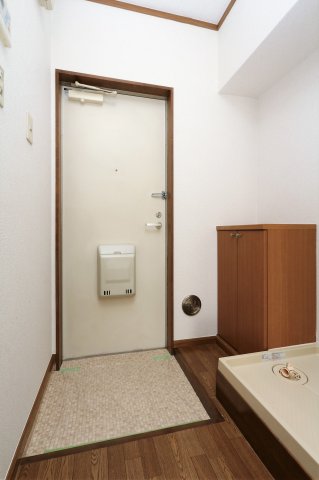 玄関　参考写真（同物件別部屋）