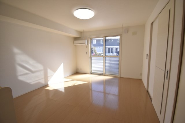 居室・リビング　ゆったり過ごせる居間です