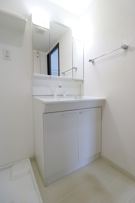 洗面設備　朝の支度にいかがでしょうか。