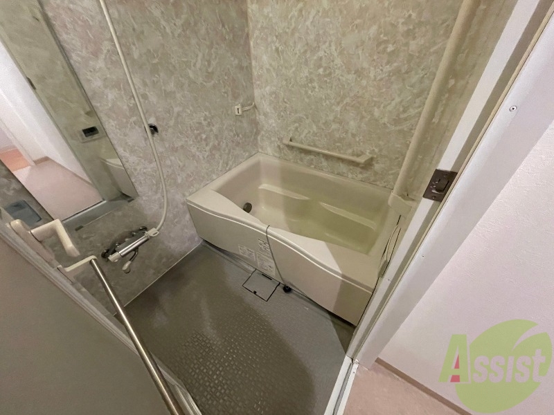 バス・シャワールーム　お風呂になります。一日の疲れを癒してくださいね。