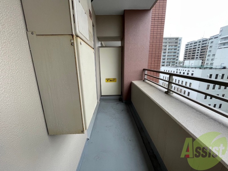 バルコニー　バルコニーは幅があり、広い印象を受けました。