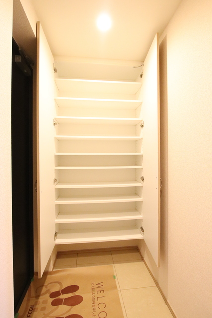 玄関　玄関　下駄箱