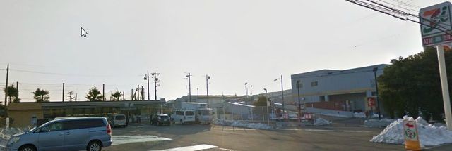 コンビニ　セブンイレブン（コンビニ）まで422m