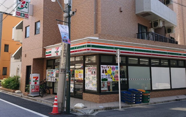 コンビニ　セブンイレブン世田谷用賀駅東店（コンビニ）まで350m