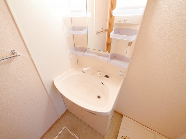 洗面設備　ゆったりとスペースのある洗面所