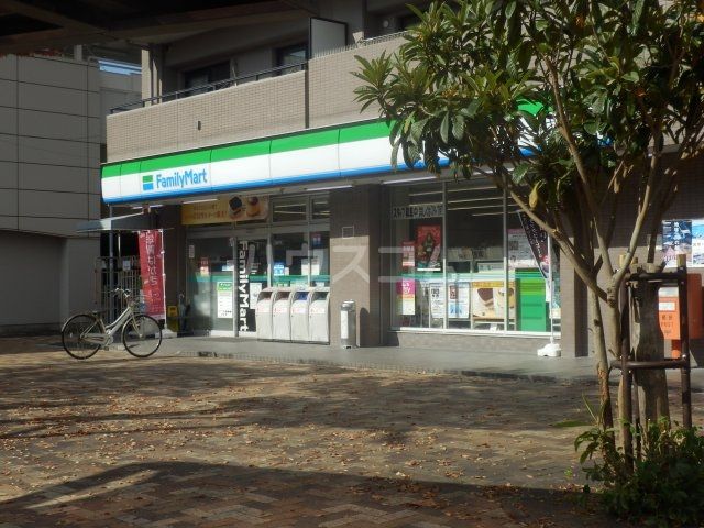 コンビニ　ファミリーマート 名和駅前店（コンビニ）まで406m