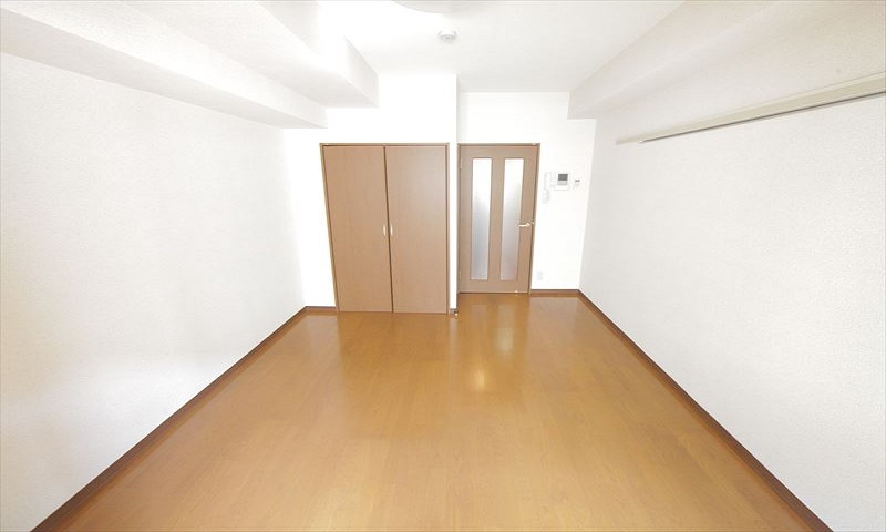 居室・リビング　洋室8.0帖　キッチン2.0帖