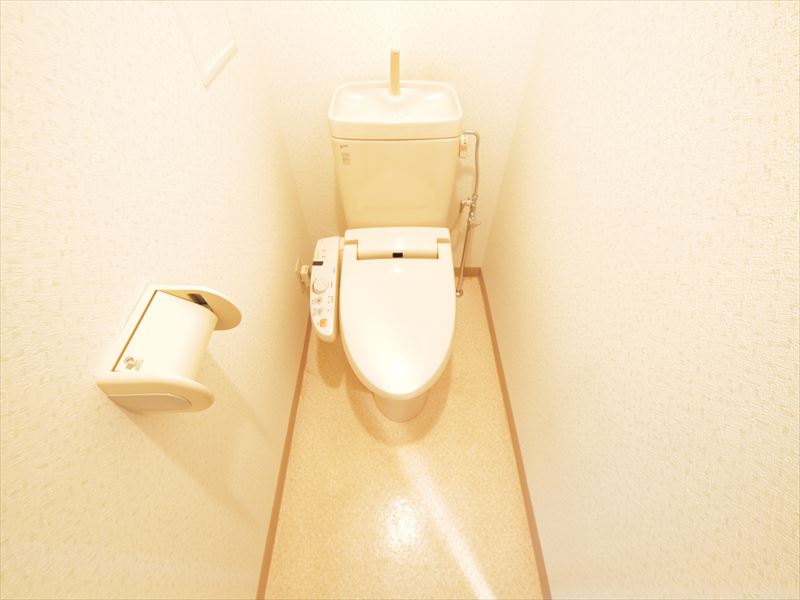 トイレ　温水洗浄便座付き