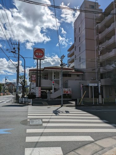 飲食店　ガスト 東伏見店(から好し取扱店)（飲食店）まで458m