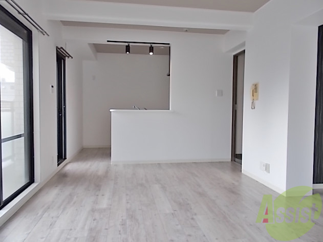 居室・リビング　広いリビングでは家族みんなそろってご飯を食べれます♪