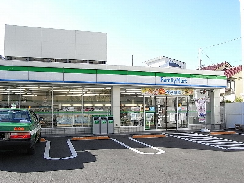 コンビニ　ファミリーマート中野中央一丁目店（コンビニ）まで258m