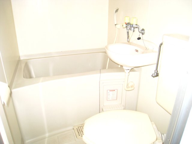 バス・シャワールーム　同物件、別号室のものです。
