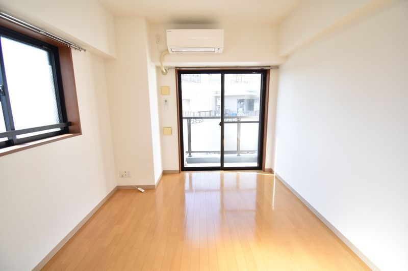 居室・リビング　☆明るい洋室☆