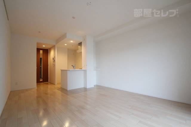 居室・リビング　床暖房付が設備として備わります。