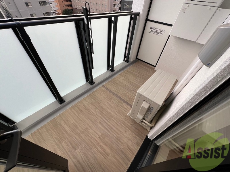 バルコニー　こちらはバルコニーになります。広々しています。