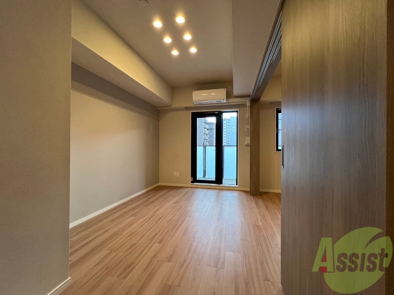 居室・リビング　こちらは９．３帖のリビングになります。広々していますね。