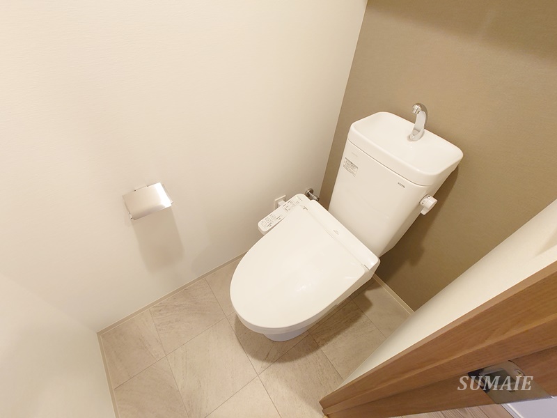 トイレ　温水洗浄機能付きトイレです☆