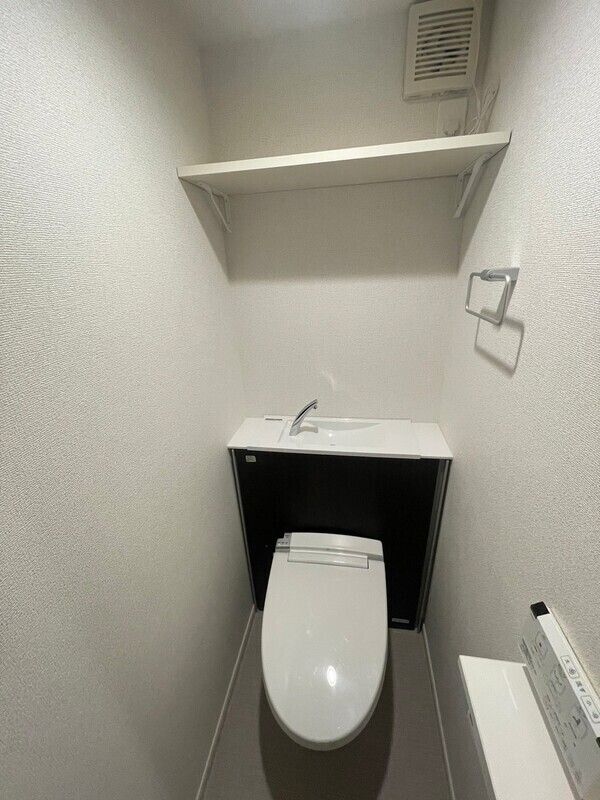 トイレ　（別タイプ参考写真）エストゥルースプラス田端　北区田端新町２
