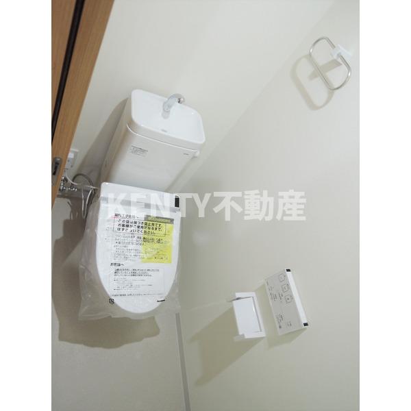 トイレ　落ち着いた色調のトイレです
