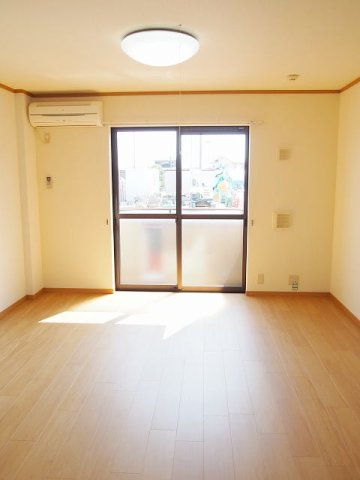 居室・リビング　使いやすい居間です