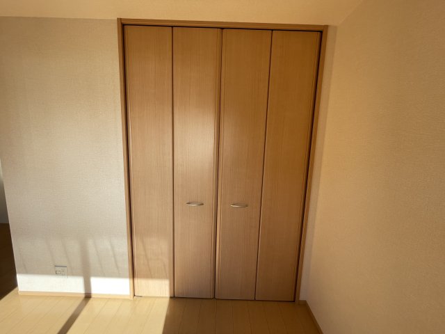 収納　別部屋同一間取りのお写真となります。