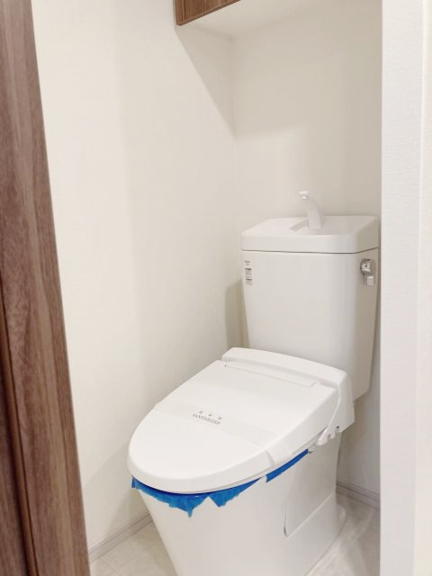 トイレ　※内観写真は同タイプの別号室です。