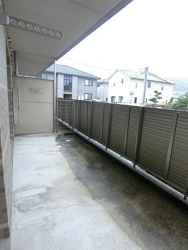 バルコニー　別部屋・別号室の写真を使用しています。現況を優先いたします。