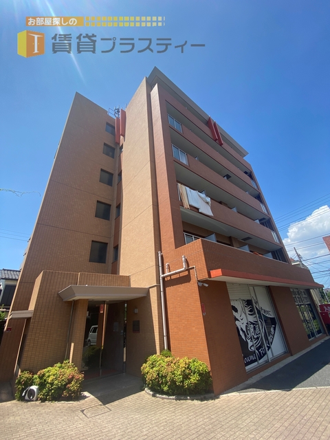建物外観　重厚なＲＣ造・存在感がありますね。。