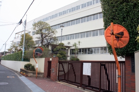 中学校　学校法人羽衣学園 中学校・高等学校（中学校）まで588m