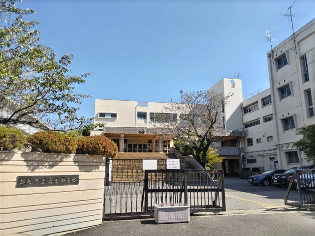 中学校　越谷市立富士中学校（中学校）まで1300m