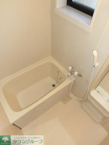 バス・シャワールーム　窓があり通気性ある浴室