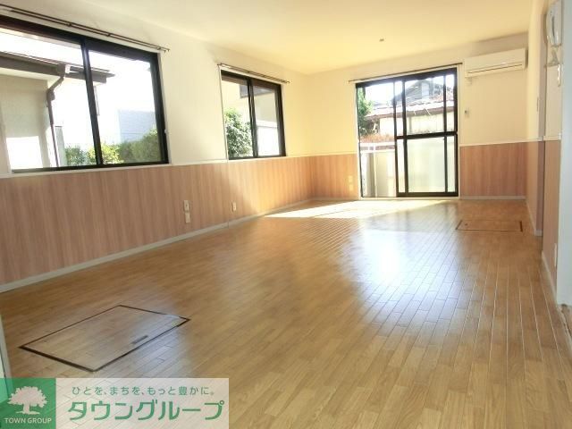 居室・リビング　２面採光の明るい角部屋