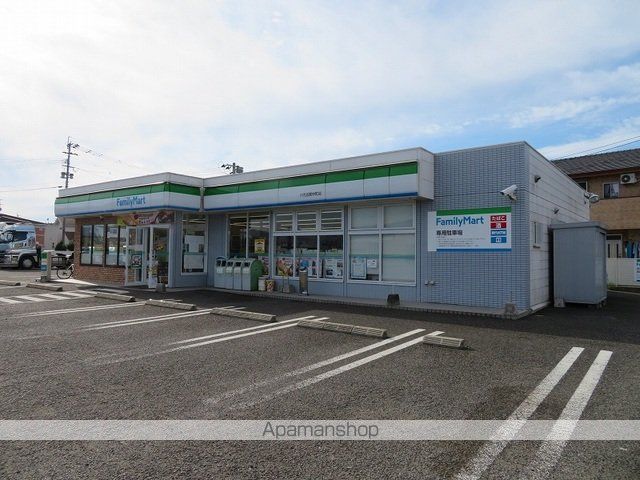 コンビニ　ファミリーマート八代古閑中町店（コンビニ）まで750m