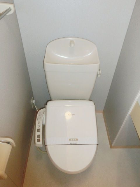 トイレ　ウォシュレット付きのトイレ
