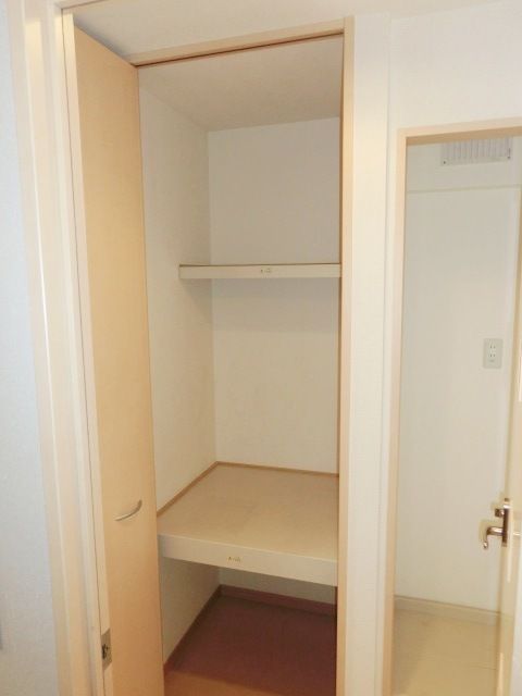 その他設備　廊下にもクローゼット