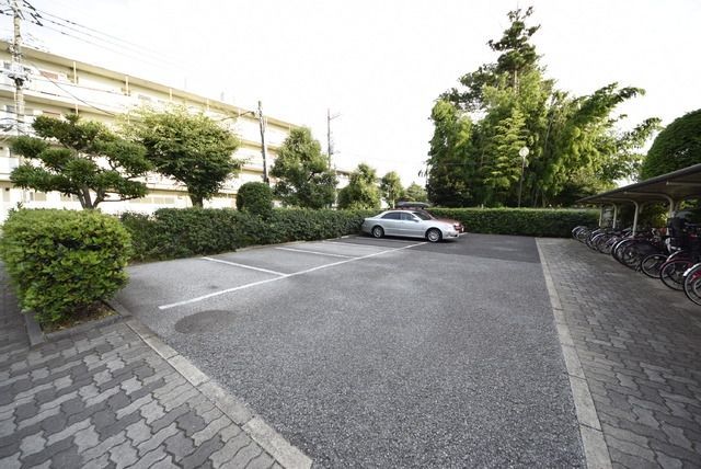 駐車場　広々とした駐車場