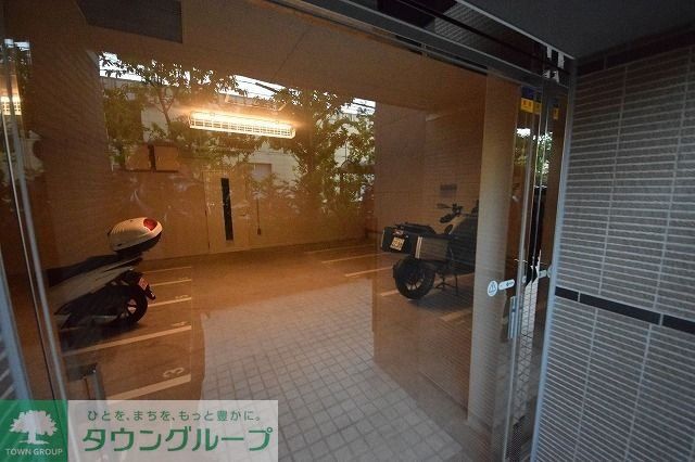 エントランス　バイク置き場