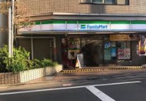 コンビニ　ファミリーマート 小山三丁目店（コンビニ）まで1040m