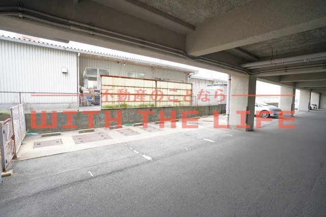 駐車場　駐車場があるので、車を買う予定の方も安心です
