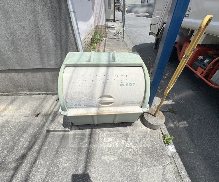 その他共有部分　目立つ看板もございます。