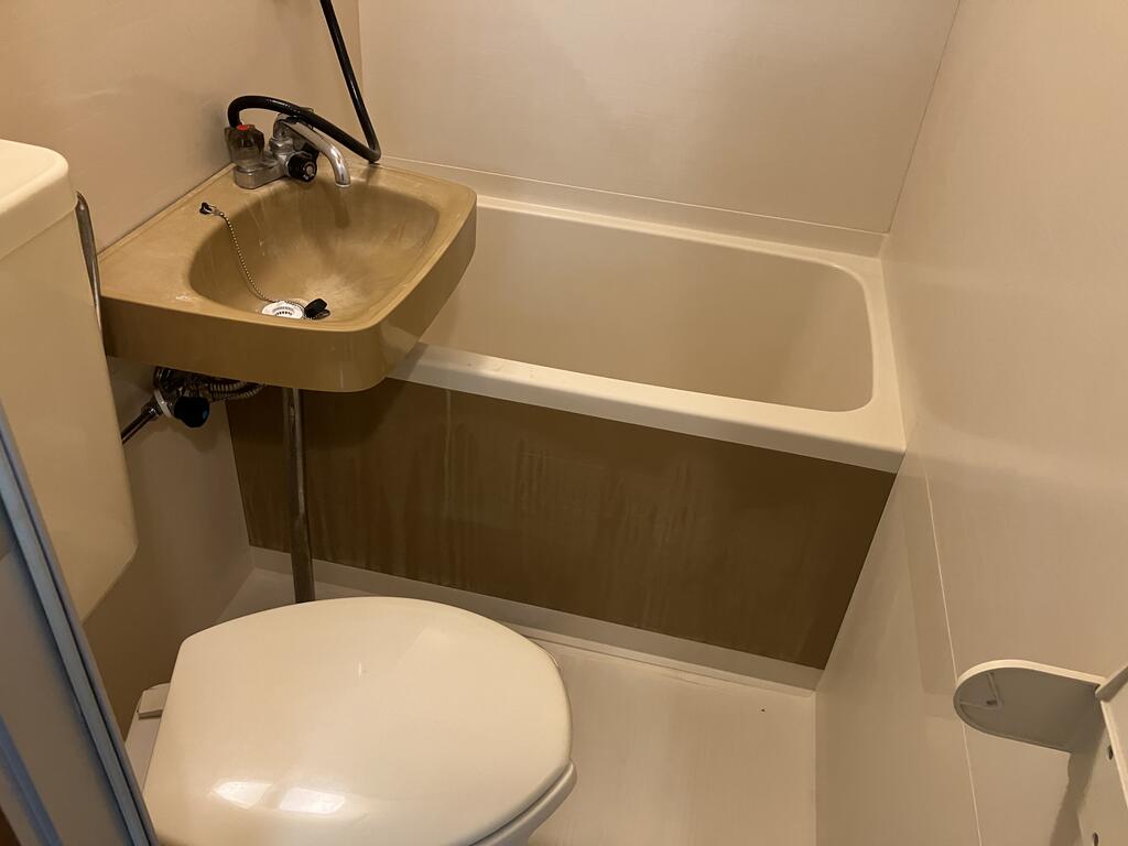 バス・シャワールーム　バス・洗面・トイレの3点ユニット。