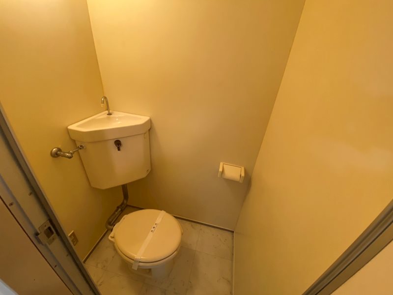 トイレ　同建物同号室の室内写真です。