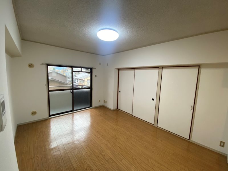 居室・リビング　同建物同号室の室内写真です。