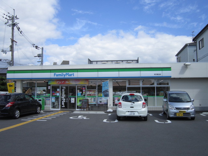 コンビニ　ファミリーマート（コンビニ）まで602m