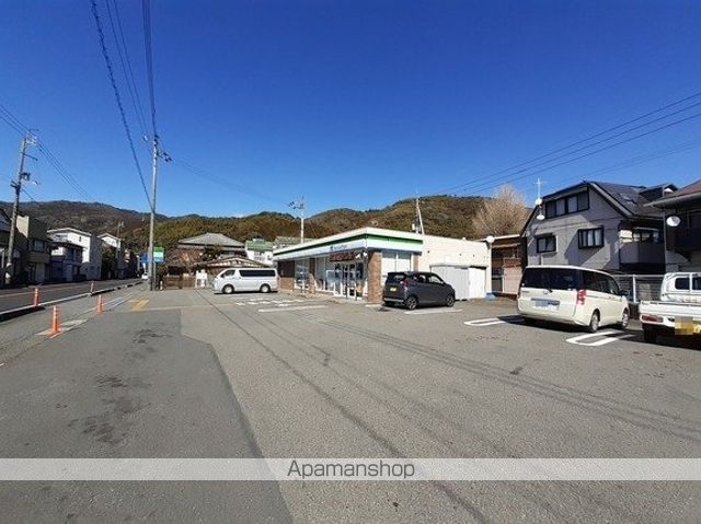 コンビニ　ファミリーマート　伊野公園店（コンビニ）まで700m